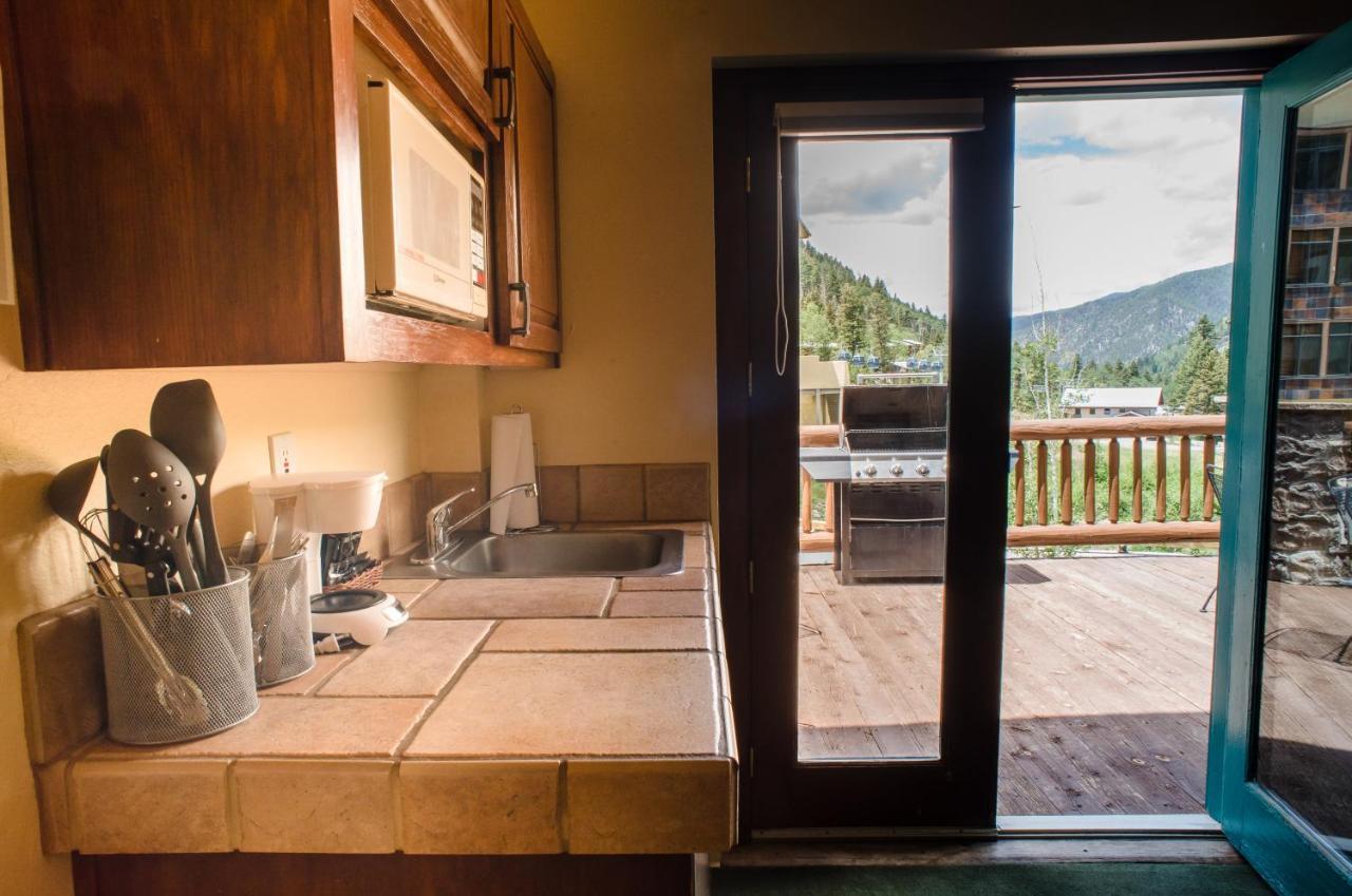 Hotel Alpine Village